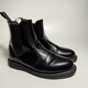 Dr. Marten’s Women’s 7 Black Boots leather “Flora” Chelsea mid length slip on